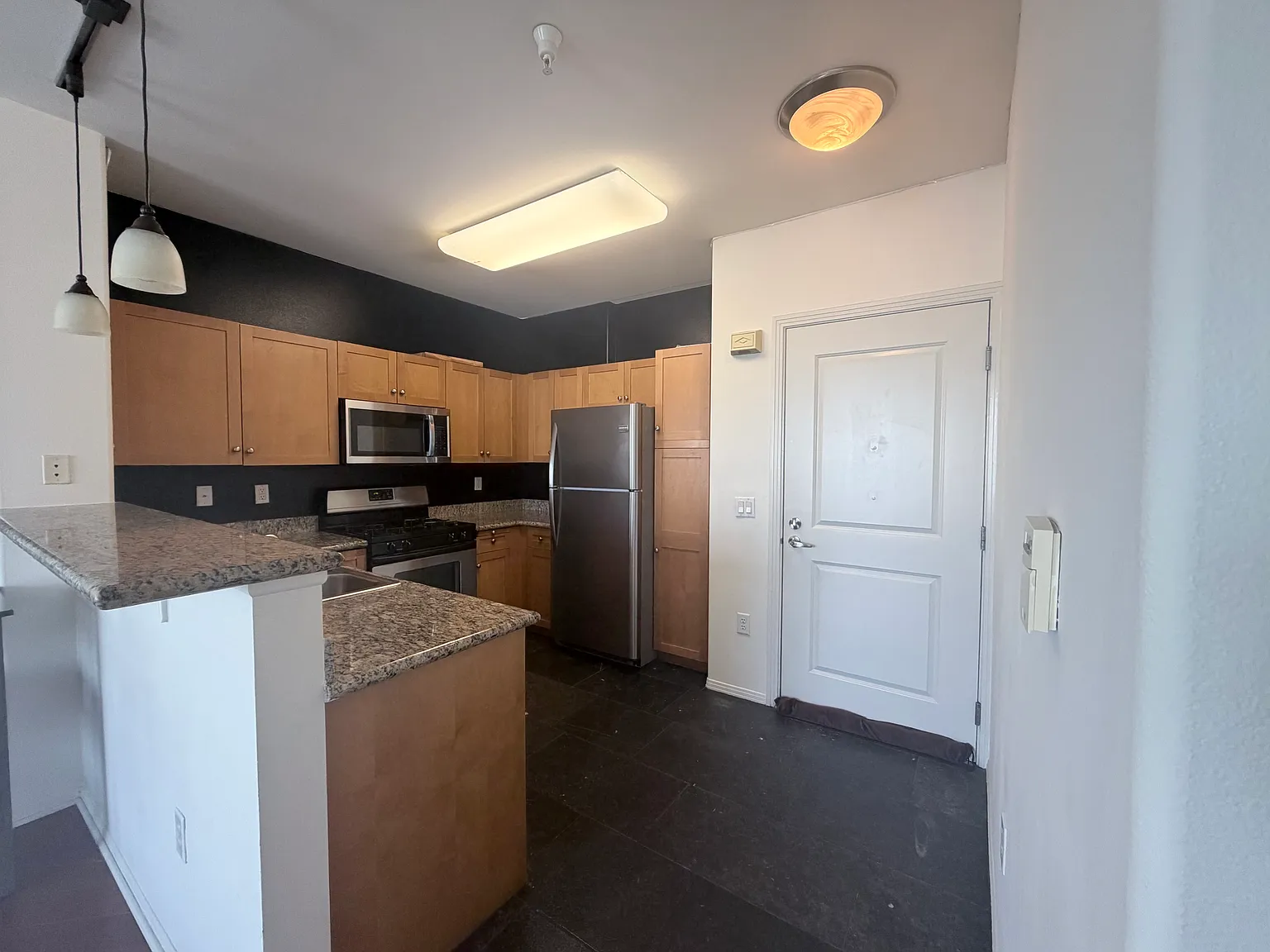 1 bed, 735 sqft, $2,300 — Photo 4