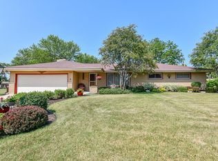 3725 S 158th St, New Berlin, WI 53151