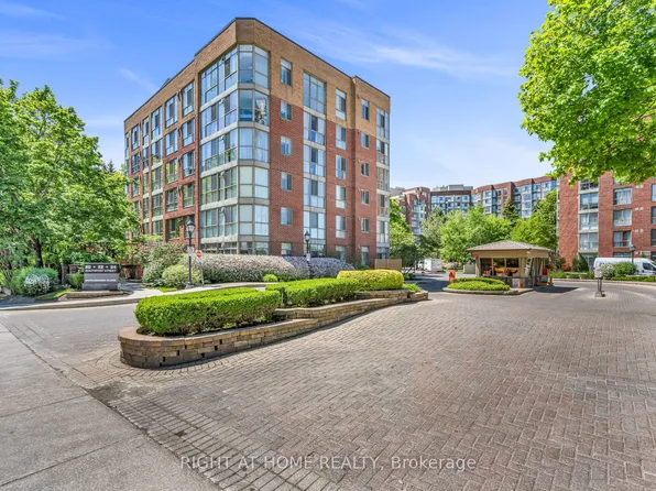 20 Southport St #208, Toronto, ON M6S 4Y8
