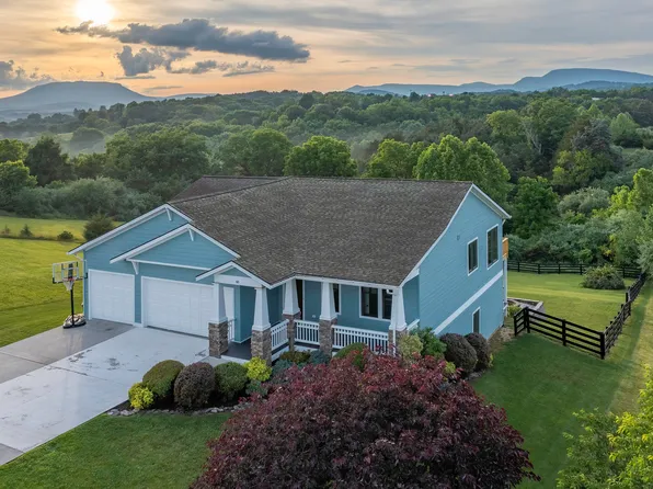 40 Cora Ln, Lexington, VA 24450