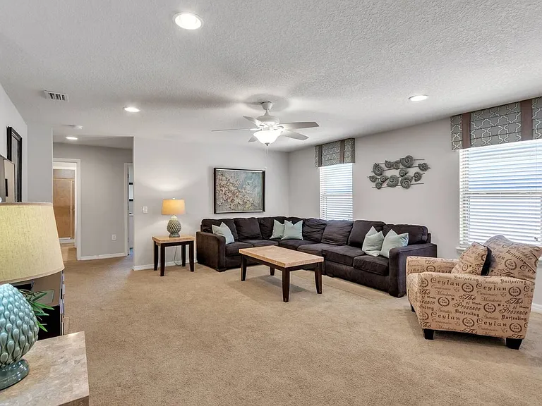 8916 Rhodes St — Photo 13