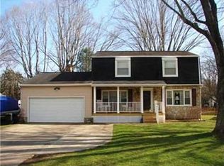 28 Lee Dr, Saint Albans, WV 25177