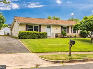 806 N Vernon St, Sterling, VA 20164