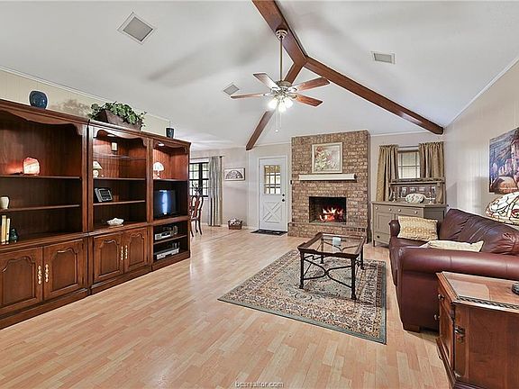 2nd image of 2806 Adrienne Dr