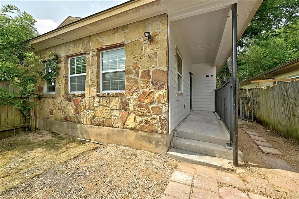 6111 Caddie Street Unit B — Photo 1