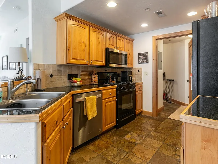 1653 Fox Hollow Ln #E — Photo 14