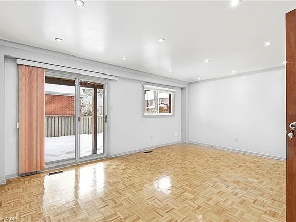 5th image of 3 Forest Point Dr