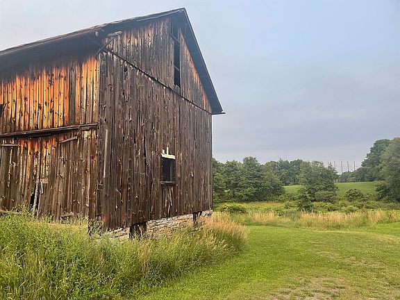 2nd image of 431 Lake Rd