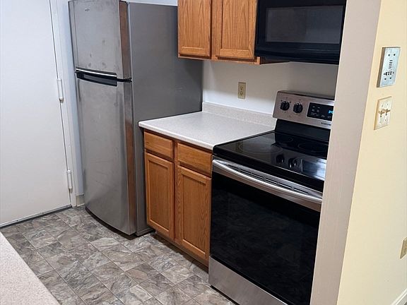 4th image of 15 Village Rock Ln APT 1
