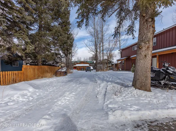265 E Pearl Ave, Jackson, WY 83001