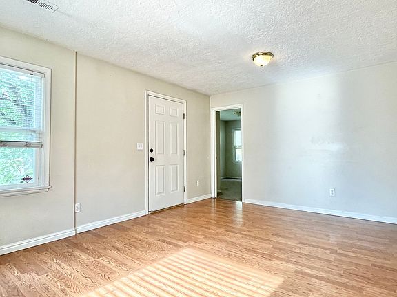4th image of 2028 E Sunnyside Ave #A