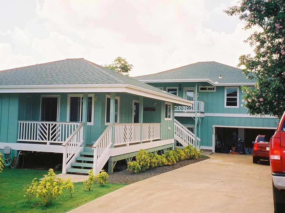 Main House in back.  Guest house in front.