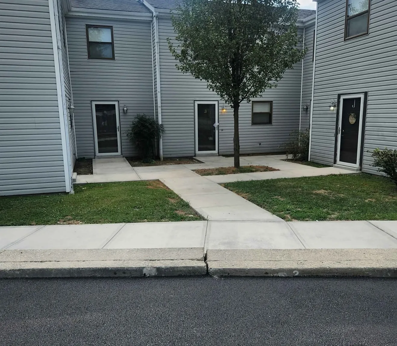 1 bed, 1.5 bath, 844 sqft, $1,225 — Photo 1