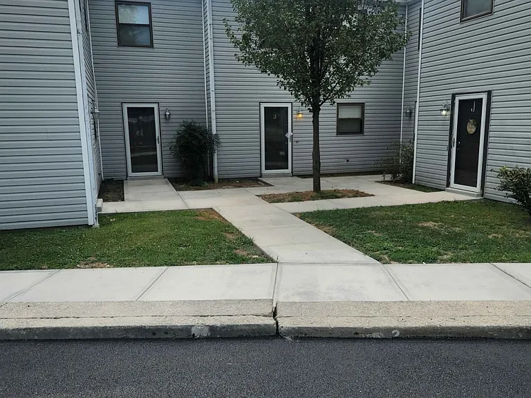 2820 Yellowstone Pkwy — Photo 1