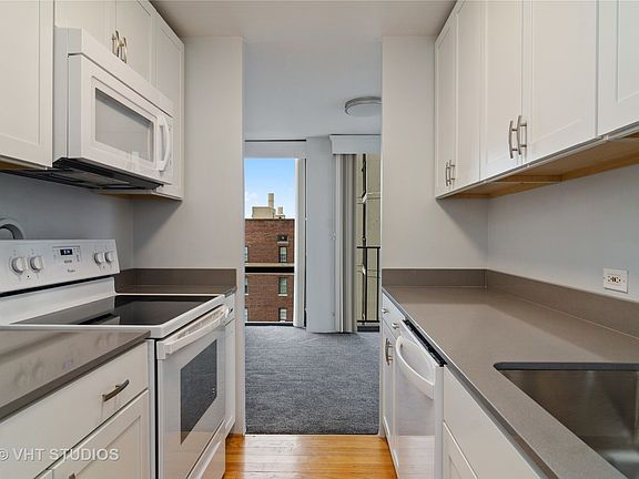4th image of 345 W Fullerton Pkwy APT 2107