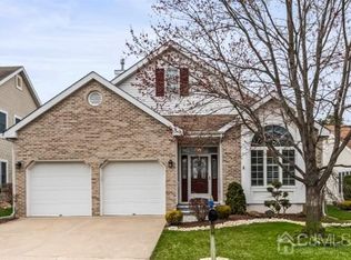 31 Sherwood Dr, Monroe Township, NJ 08831
