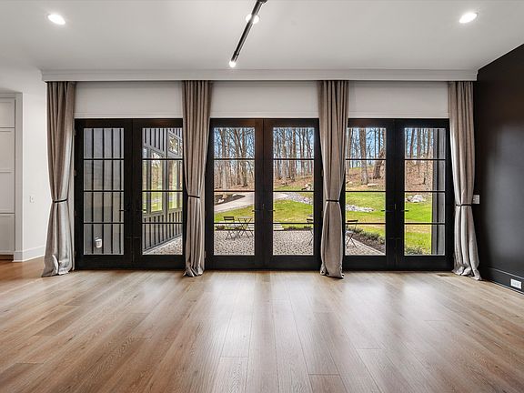 12th image of 925 Weeping Willow Rd #D