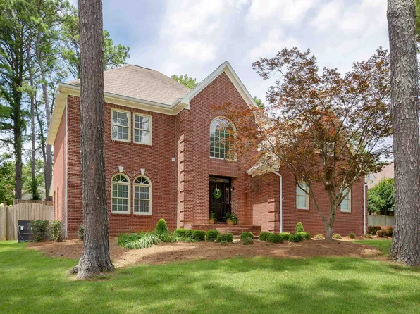 229 Indian Springs Dr, Florence, AL 35634