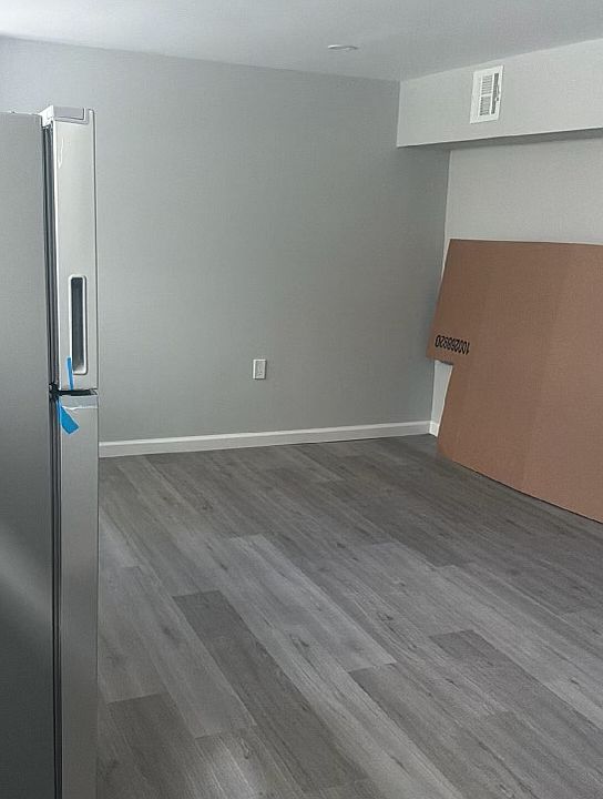 2nd image of 8 Thayer Pl #Ll