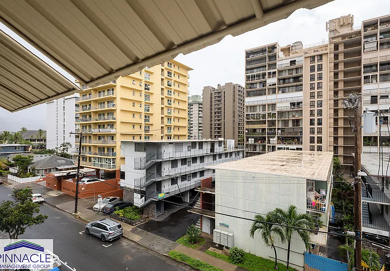 240 Liliuokalani Ave #402 — Photo 2