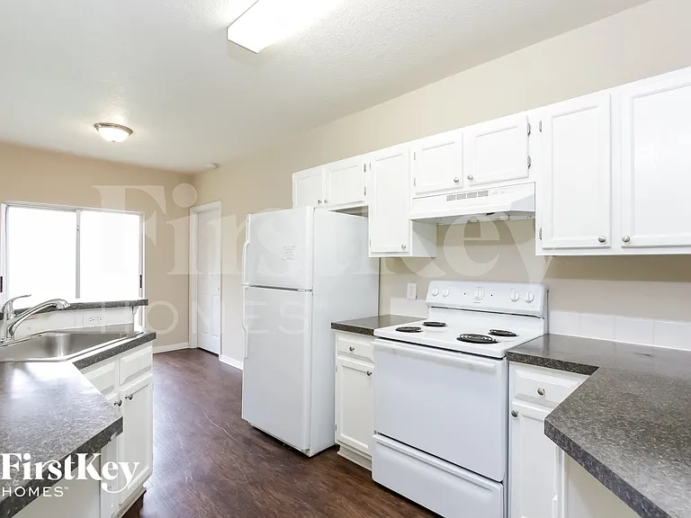 2598 N Biscayne Dr — Photo 7