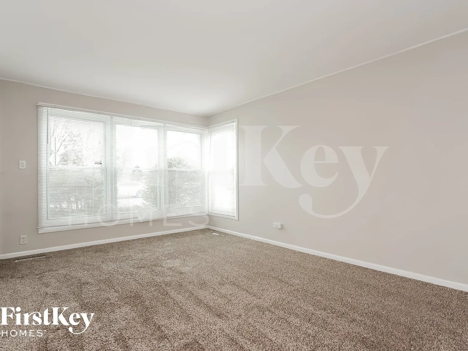 3 bed, 1.0 bath, 998 sqft, $2,510 — Photo 3
