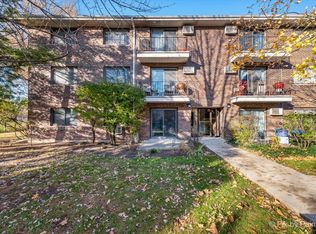1220 S Lorraine Rd APT 1H, Wheaton, IL 60189