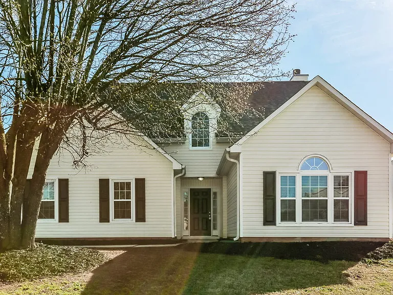 213 Summer Hill Cir — Photo 1
