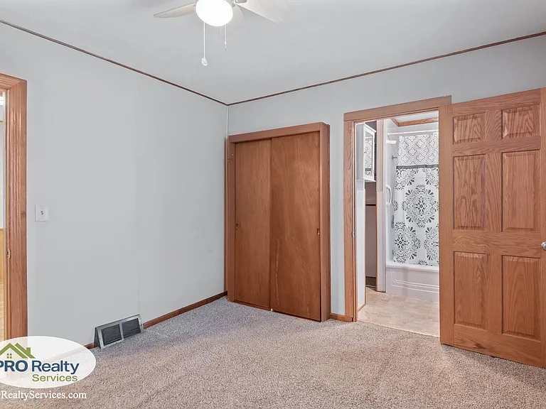 257 E Spruce St — Photo 8