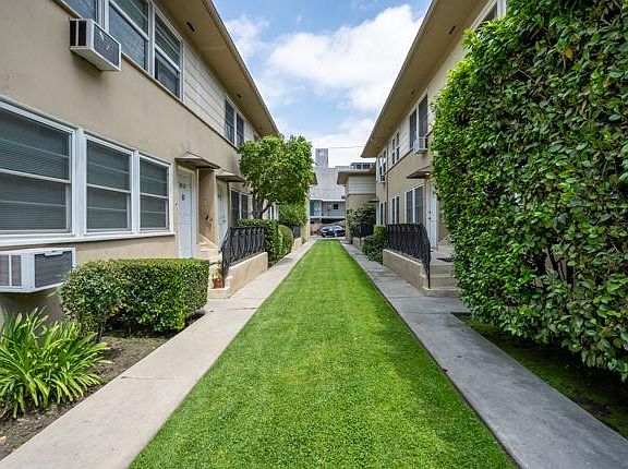 2nd image of 4864 1/2 Tujunga Ave #4864-1/2
