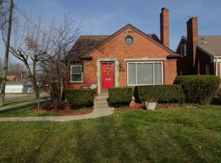 20401 Lochmoor St, Harper Woods, MI 48225