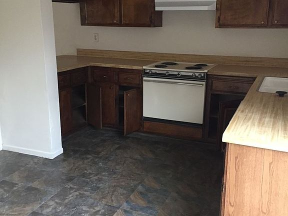 3rd image of 6013 Hill Dale Plz APT D