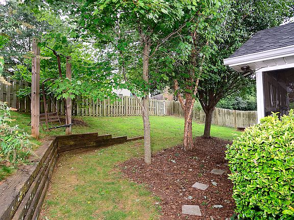 5th image of 11 Boysenberry Dr