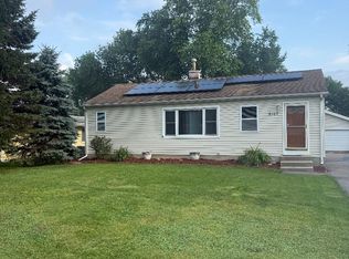 5107 Willow Ln, McHenry, IL 60050