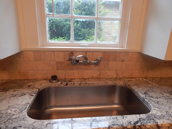 3rd image of 909 N 34th St