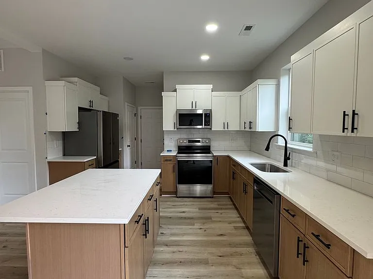 3530 Charing Cross Rd — Photo 24