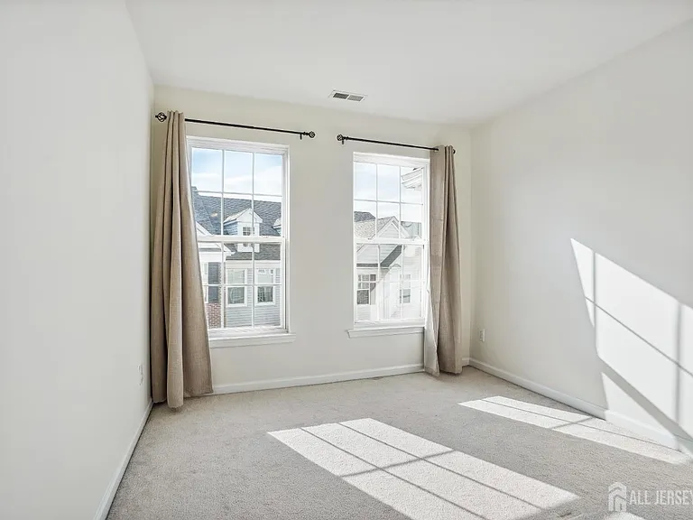 1501 Gabriel Ln — Photo 13