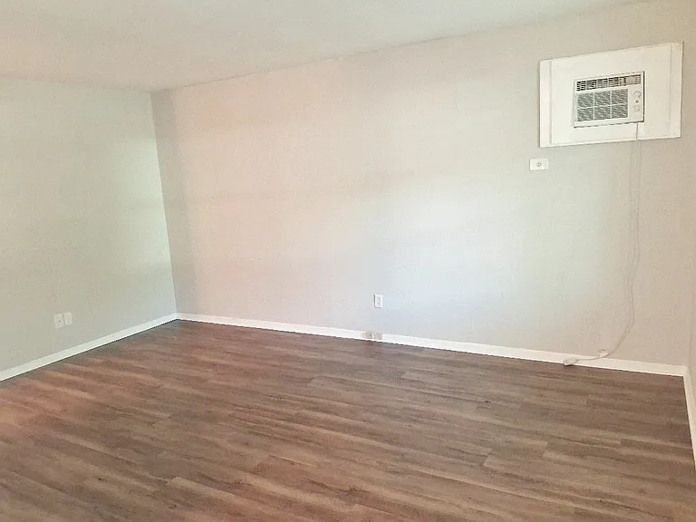 1514 N Pierson Ave — Photo 2