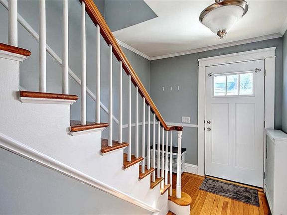 4th image of 42 Mountain Ave