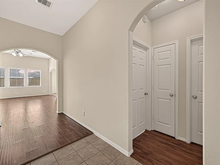 9118 Cavalier Ln — Photo 7