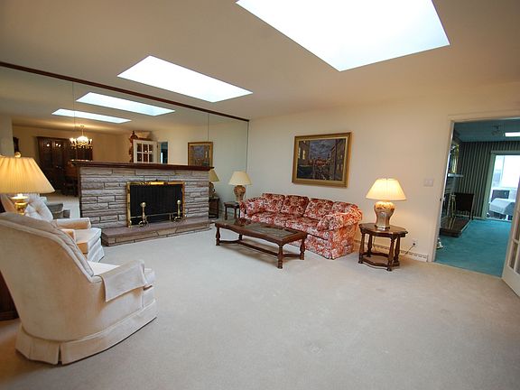 Living Room - carpet, gas fireplace