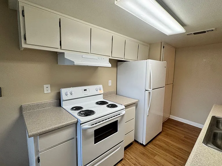 Acacia Apartments — Photo 38