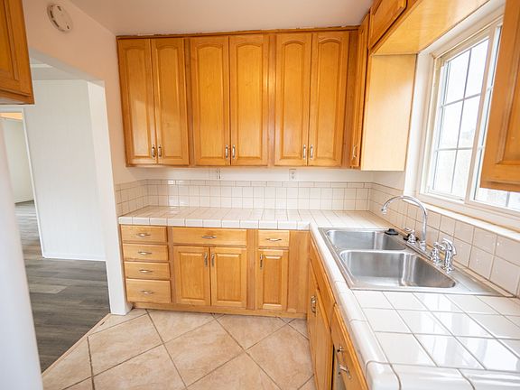 5th image of 6704 N Elman St
