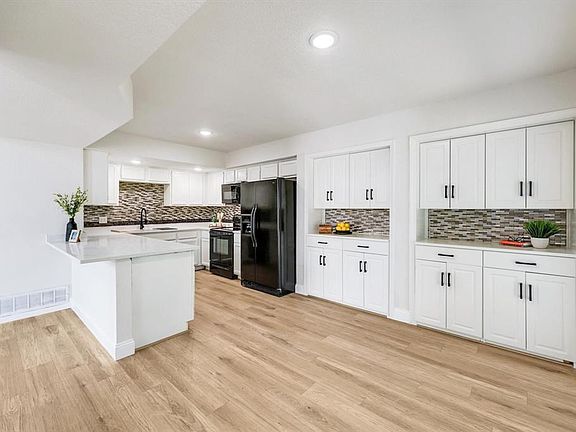 3rd image of 1145 Seneca Pl