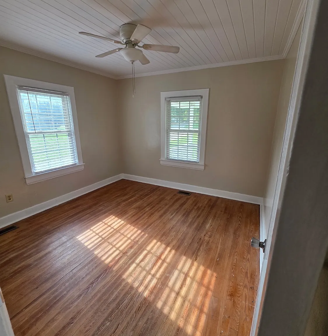 3 bed, 1200 sqft, $1,200 — Photo 1