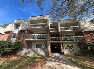 500 Umstead Dr #C, Chapel Hill, NC 27516
