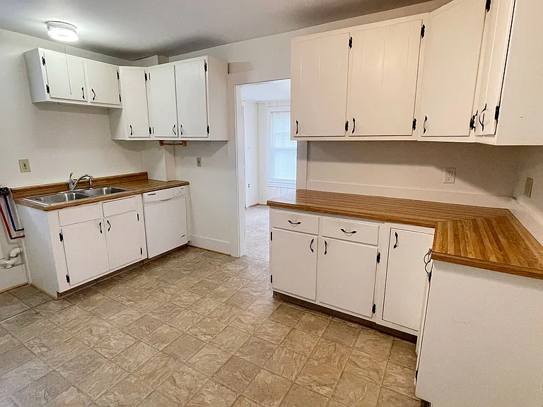 155 Center St — Photo 2