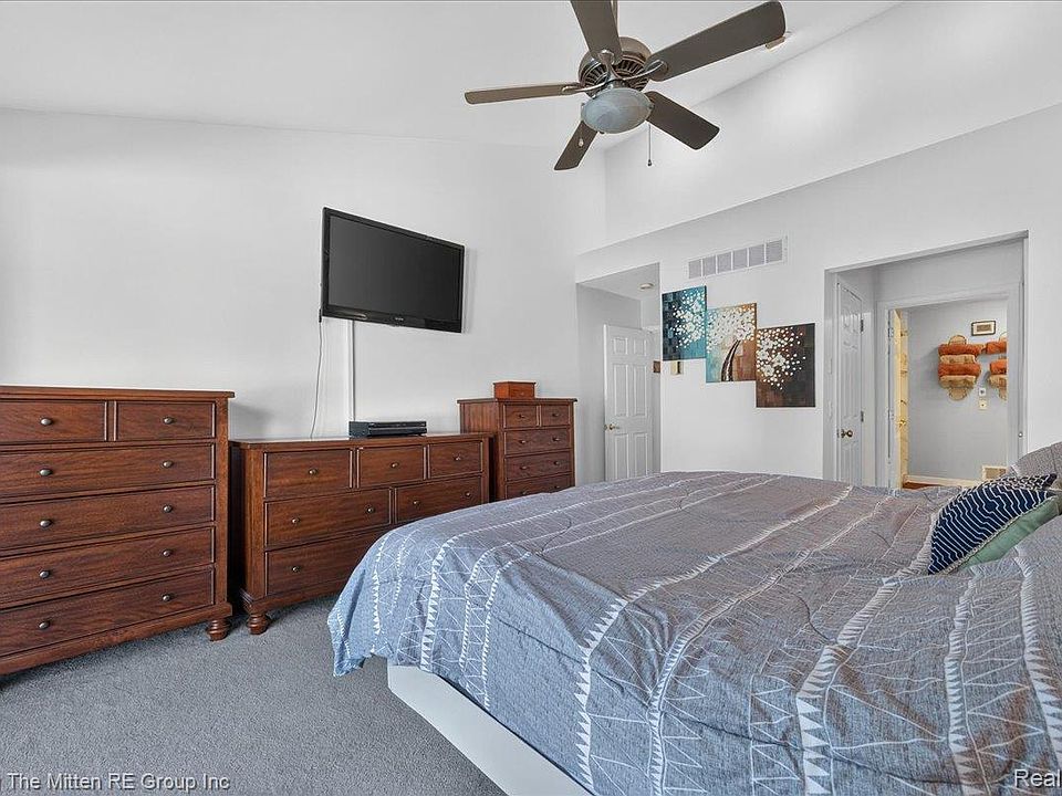22290 Genesis Dr, photo 24