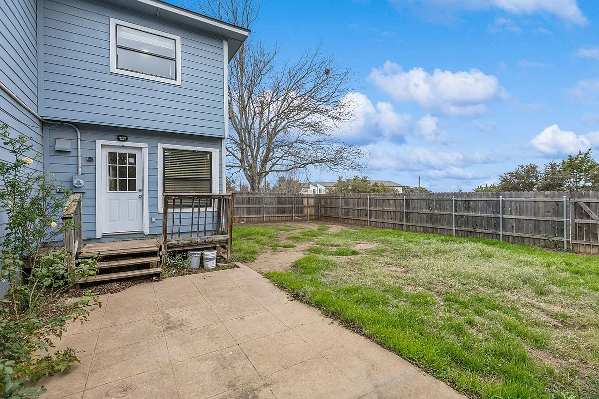 Building Photo - 20600 Bonanza St #4