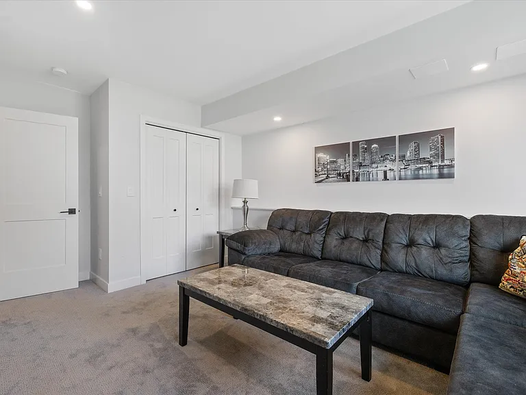 19 Willis St — Photo 15